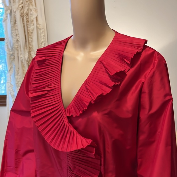 Stunning Vintage Oscar de la Renta Red Blouse with Ruffles, 100% Silk - Picture 2 of 9